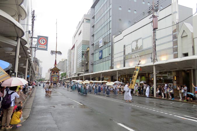 Optocht in Kyoto